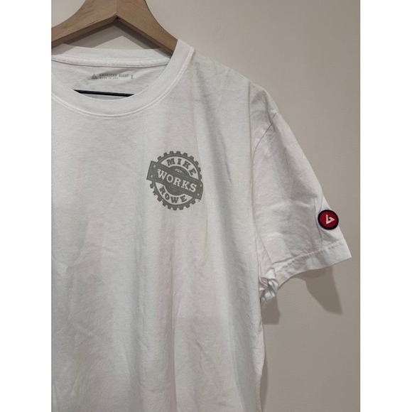 American‎ Giant Mens T Shirt Mike Works Hard Play Hard Graphic Tee White Size L - Picture 2 of 6